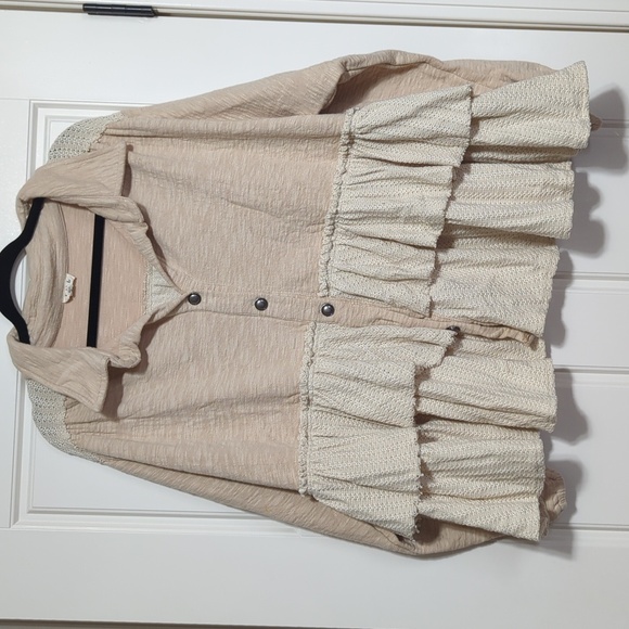 POL Tan And Cream Ruffled Shacket - Picture 4 of 4